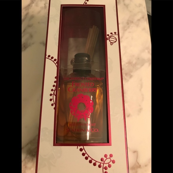 Frosted Cranberry Hone Frag Reeds Bath & Body Work - Picture 7 of 10